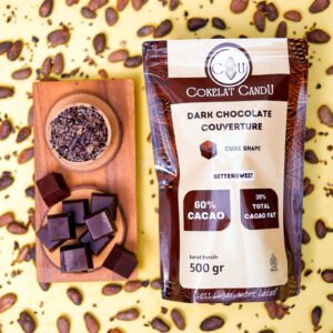 cokelat candu dark chocolate couverture 60% cacao – cube shape – 500gr